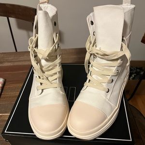 Brand new cute & comfy combat boots 👢